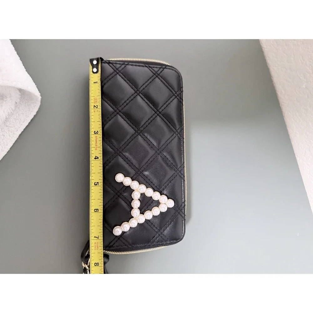 CLAIRE'S QUILTED FAUX LEATHER‎ PEARL INITIAL 
